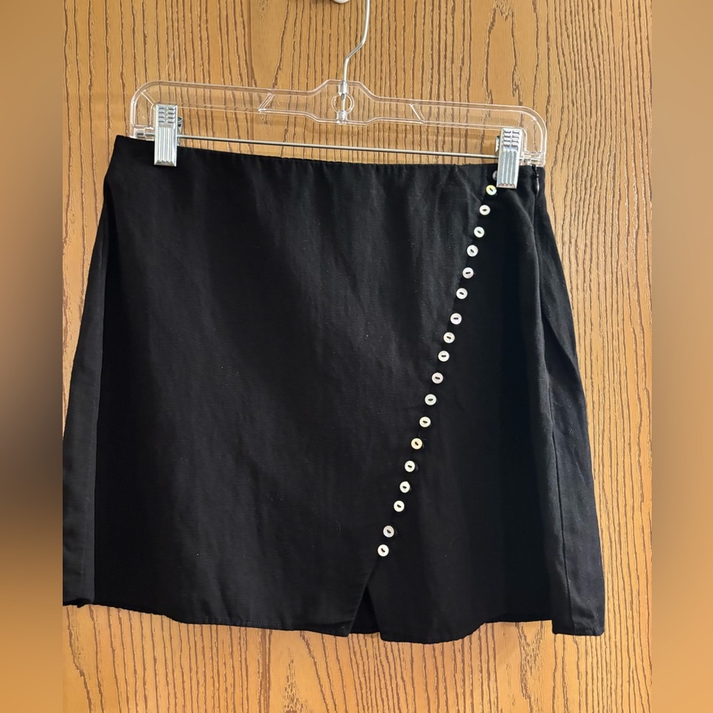 Zara Elegant Black Mini Skirt woth Mother of Pearl Buttons